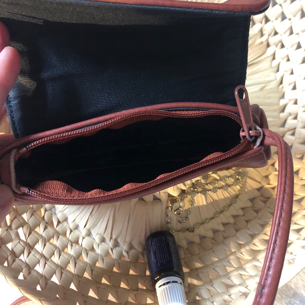 VTG small leather crossbody purse - Picture 3 of 7